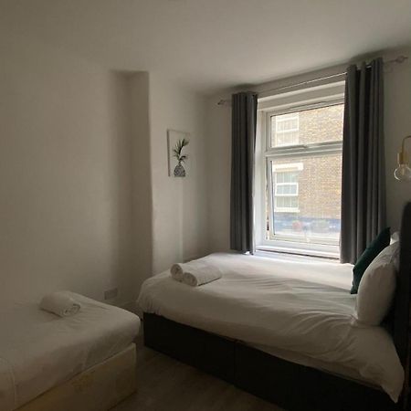런던 Lovely Ground Floor Miles Apart 아파트 외부 사진